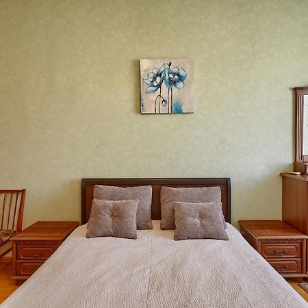 Apartment Near Lva Tolstoho Square Киев Екстериор снимка