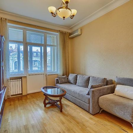 Apartment Near Lva Tolstoho Square Киев Екстериор снимка