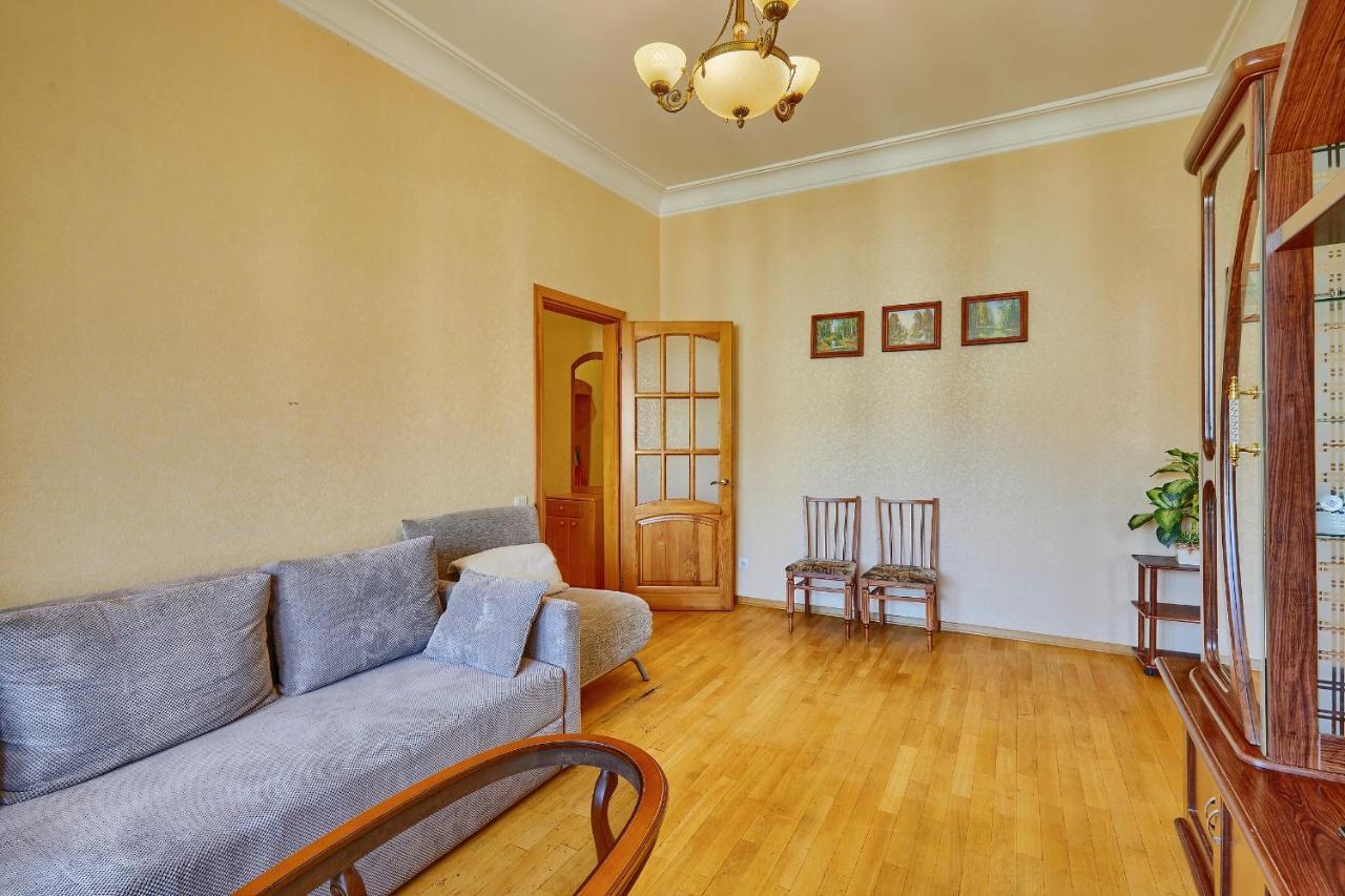 Apartment Near Lva Tolstoho Square Киев Екстериор снимка