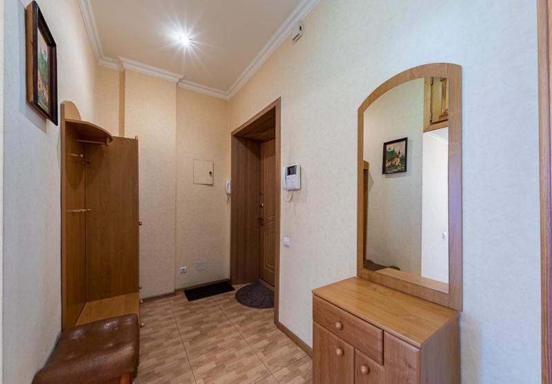 Apartment Near Lva Tolstoho Square Киев Екстериор снимка