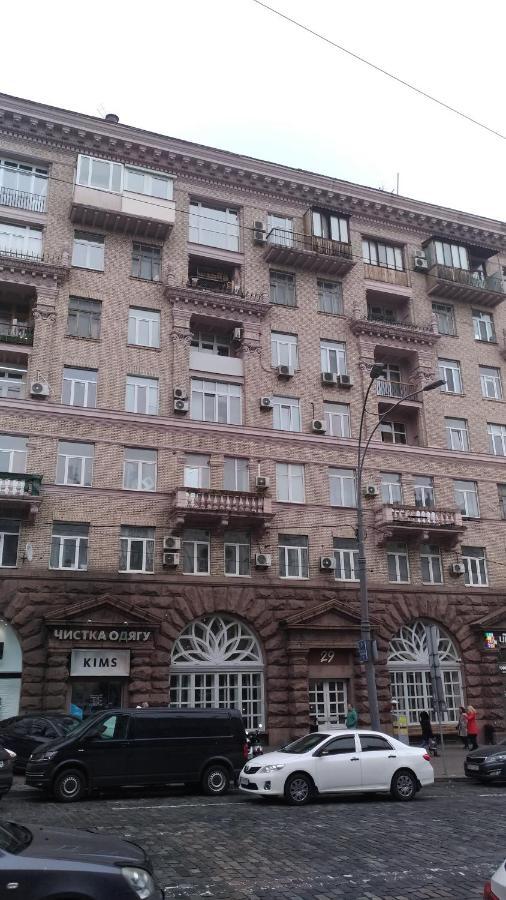 Apartment Near Lva Tolstoho Square Киев Екстериор снимка